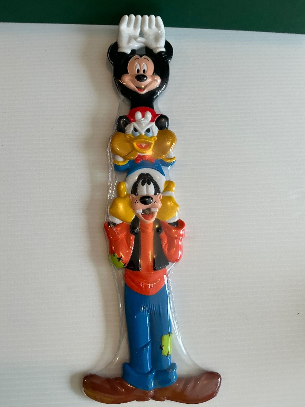 Vintage Disney Parks Mickey Donald Goofy Totem Pole Back Scratcher 15" New